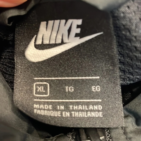 NIKE Men’s Full Zip Hooded Jacket - Picture 8 of 8